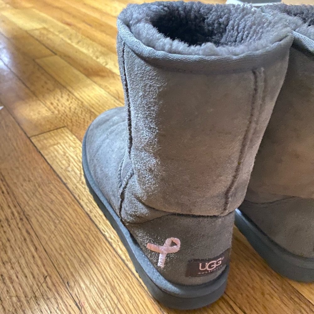 Grey Breast Cancer Ugg’s🎀💕